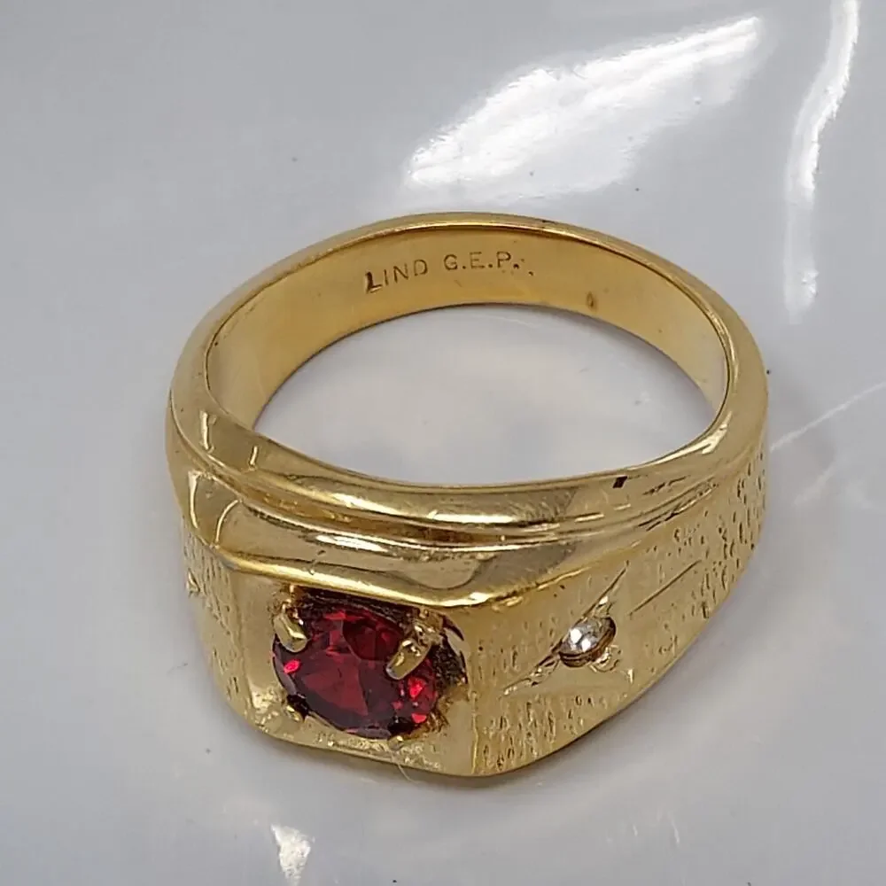 Men's Ring Sz 10.25 Gold Tone Red Marked Lind G.E.P. UNTESTED